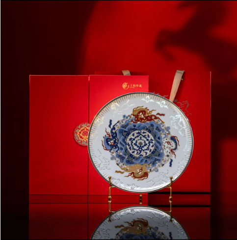 彩绘玲珑瓷观赏盘1